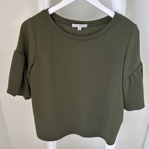 Green Envelope Army Green Ruffled Short Sleeve Shirt Size Large